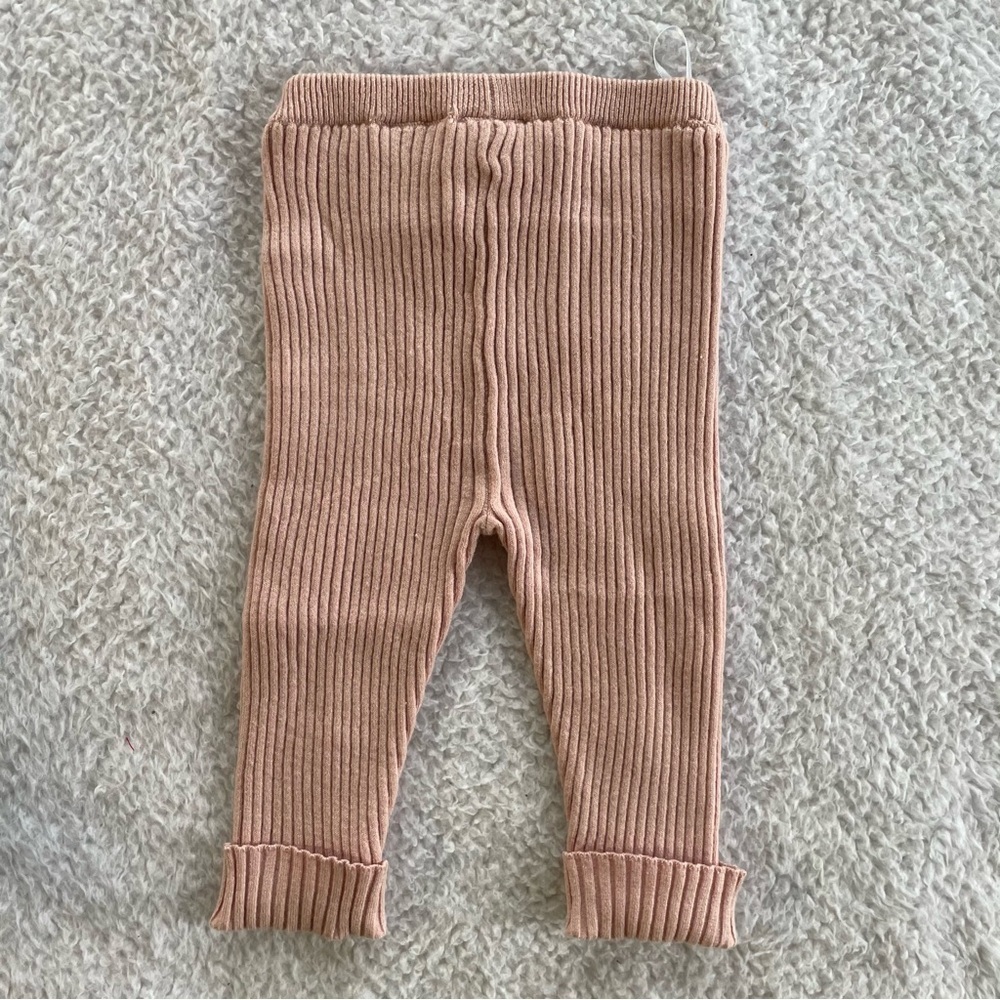 H&M Knit Ruffle Set - Picture 6 of 10